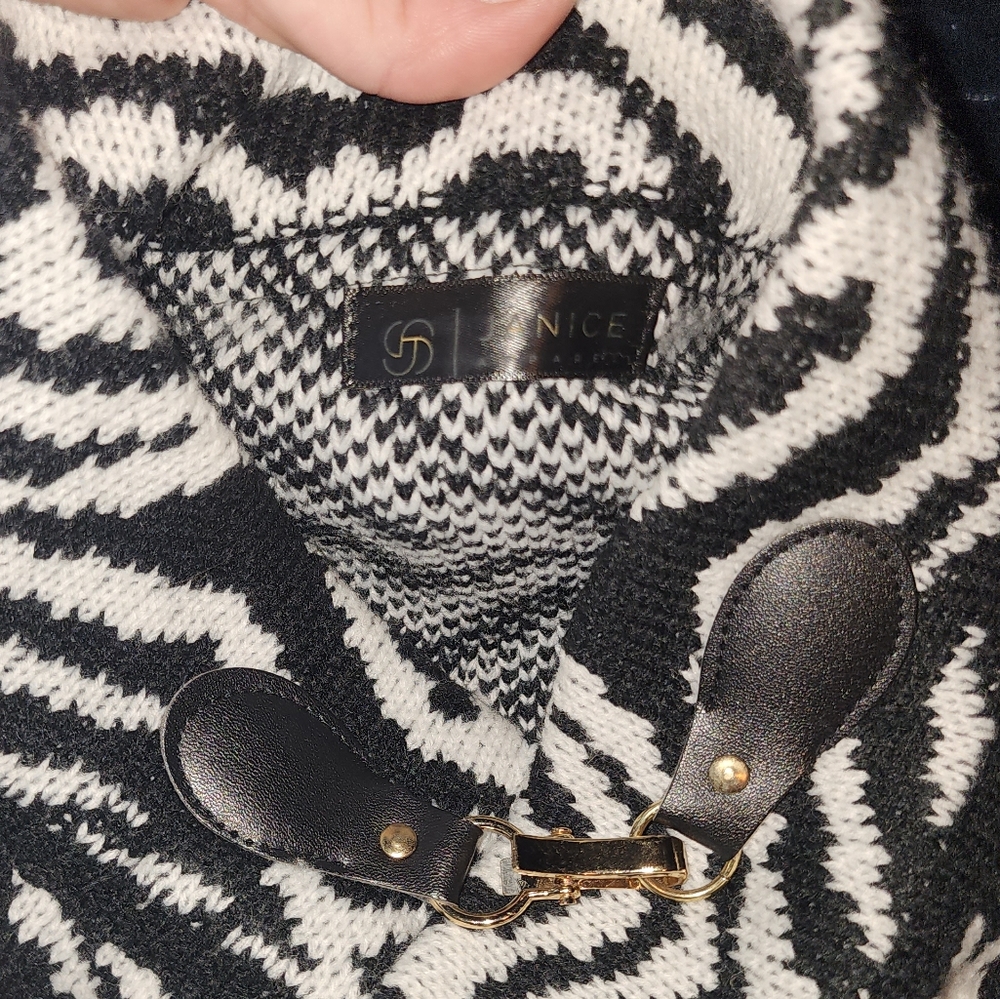Cardigan- Janace - Picture 2 of 3